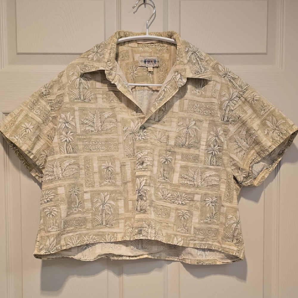 Campia MODA Tropical Print Cropped Shirt